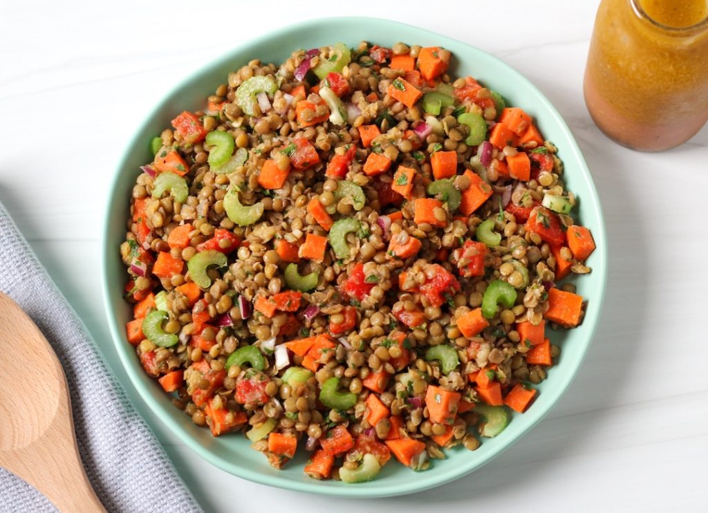 Mediterranean lentil salad with roasted red peppers
