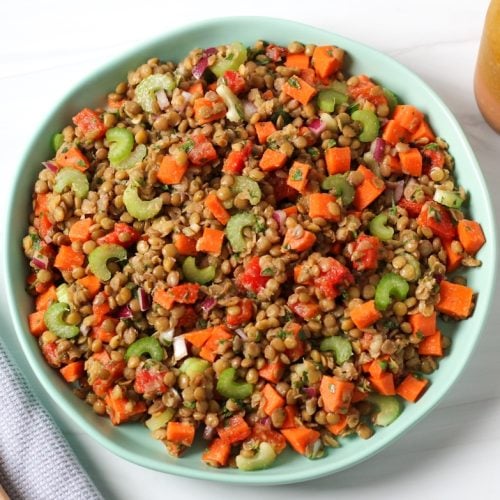 Mediterranean lentil salad with roasted red peppers