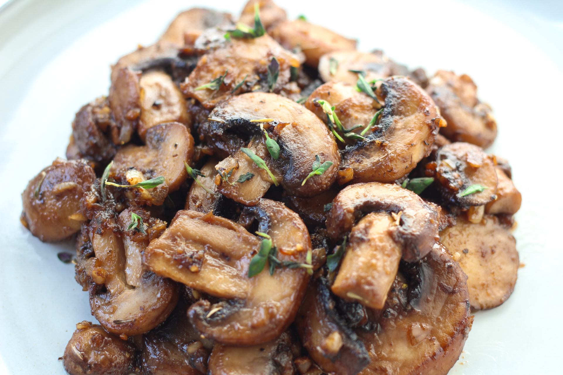 Sautéed Mushrooms with Garlic and Thyme